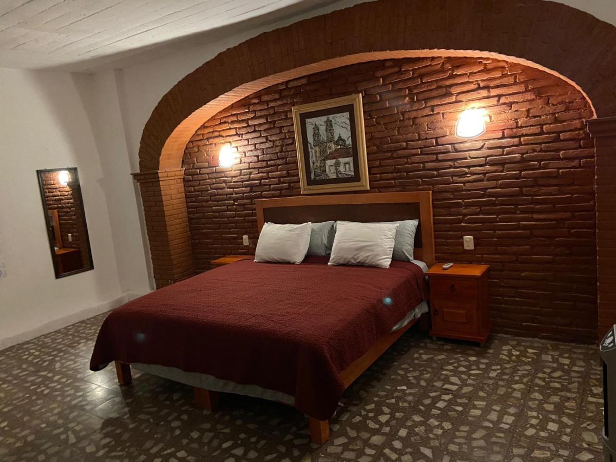 Hotel El Gran Toril Taxco de Alarcon Exterior foto
